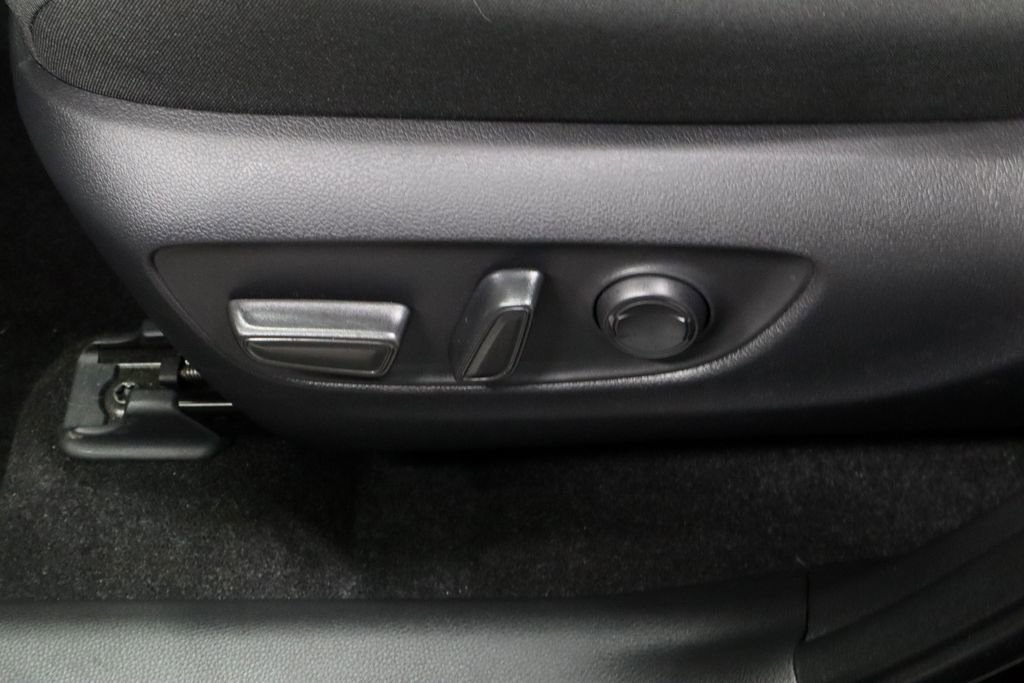 Used 2025 Toyota RAV4 XLE w/ Convenience Package image 24