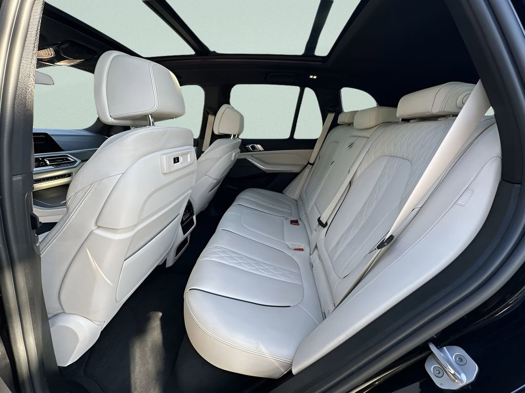 Used 2022 BMW X5 M50i image 27