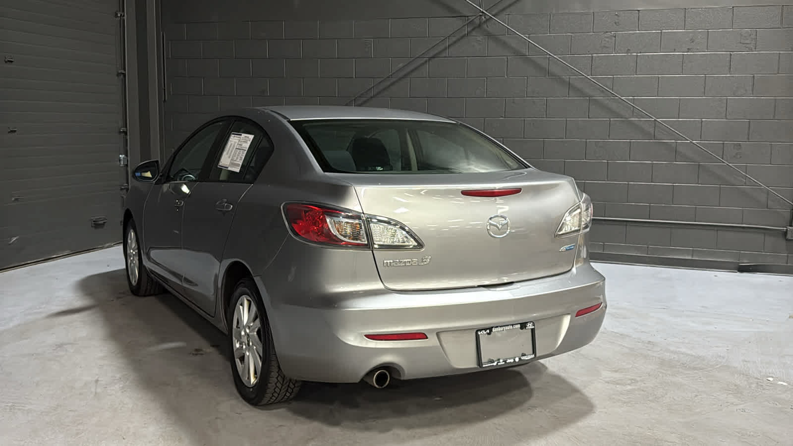 Used 2013 MAZDA MAZDA3 i Touring w/ Preferred Equipment Pkg FWD image 6