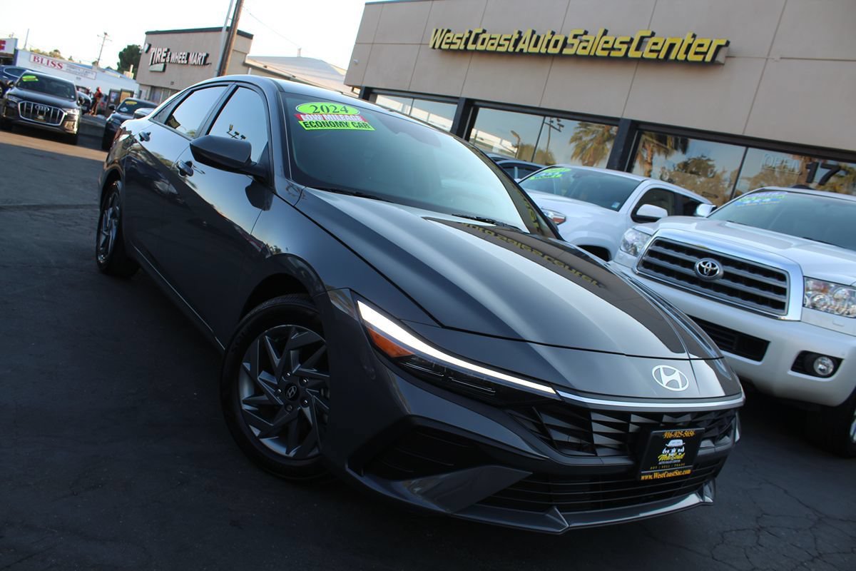 Used 2024 Hyundai Elantra SEL FWD image 31