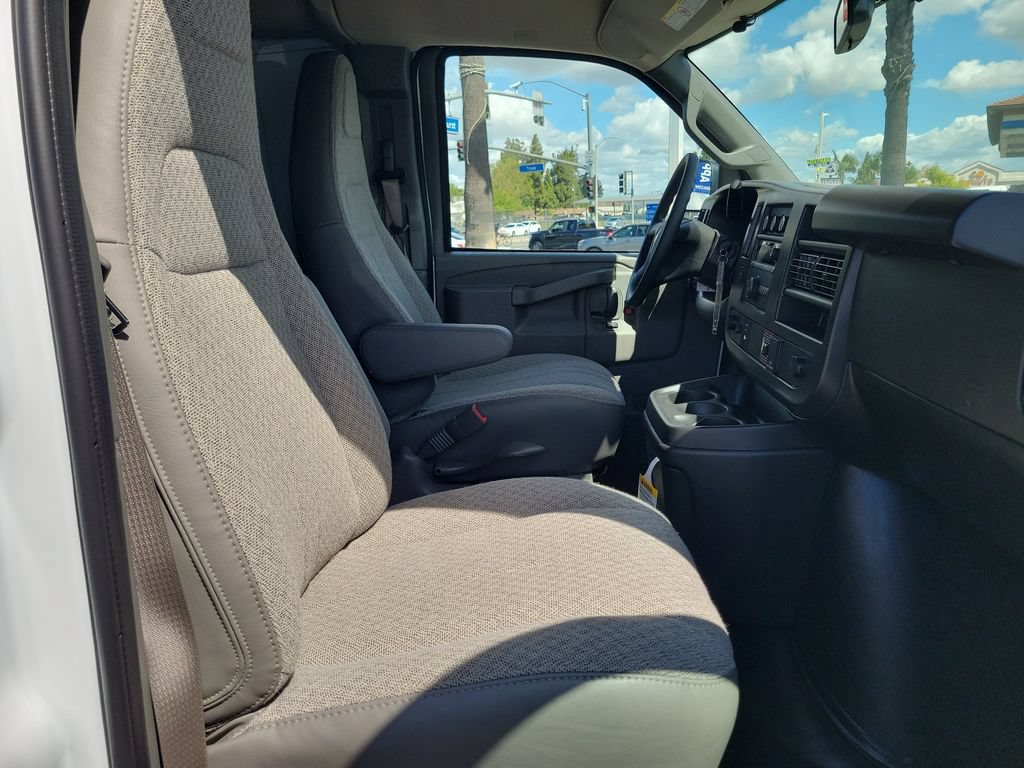 New 2026 Chevrolet Express 2500 w/ Communications Package RWD image 11