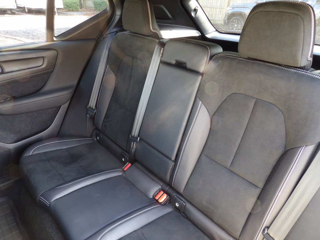 Used 2021 Volvo XC40 T5 R-Design w/ Protection Package Premier image 22