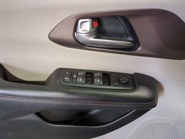 Used 2017 Chrysler Pacifica Touring-L Plus FWD image 15