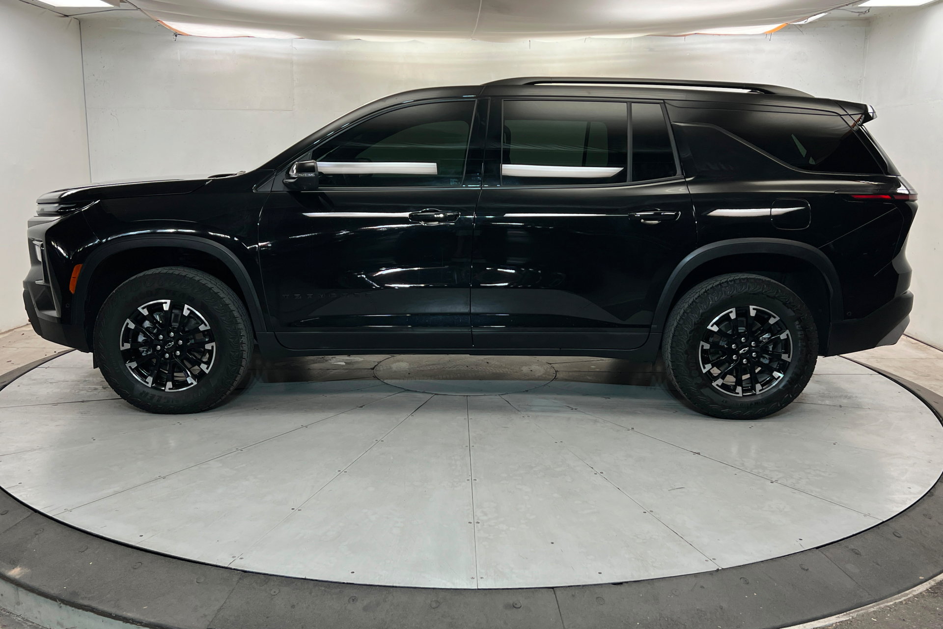 Used 2024 Chevrolet Traverse Z71 w/ Enhanced Driving Package AWD/4WD image 2
