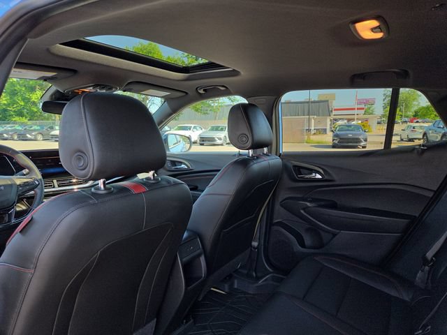 Used 2024 Chevrolet Trax RS w/ Sunroof Package FWD image 30