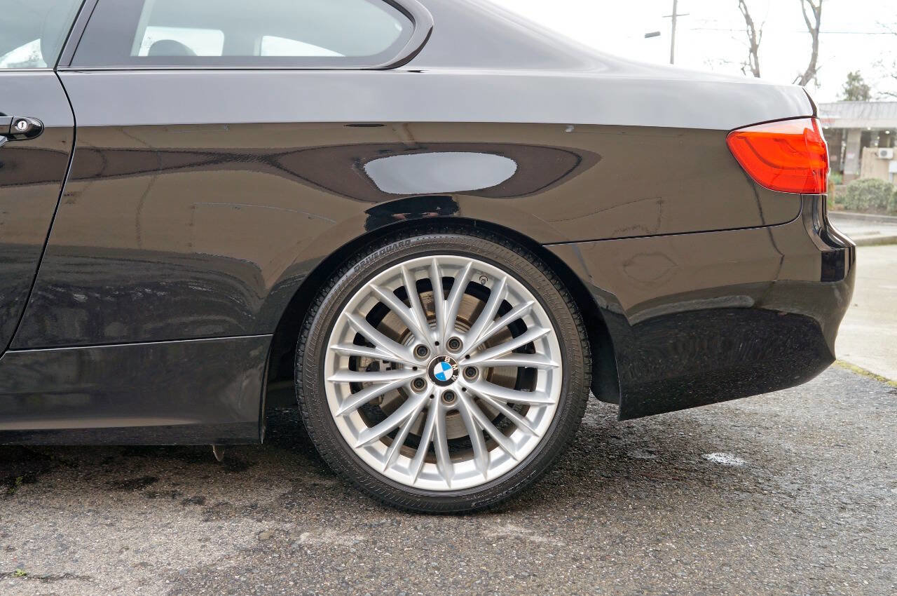 Used 2011 BMW 335i Coupe image 10