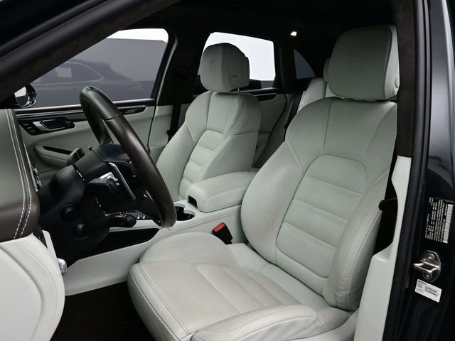 Certified 2021 Porsche Macan Turbo image 5