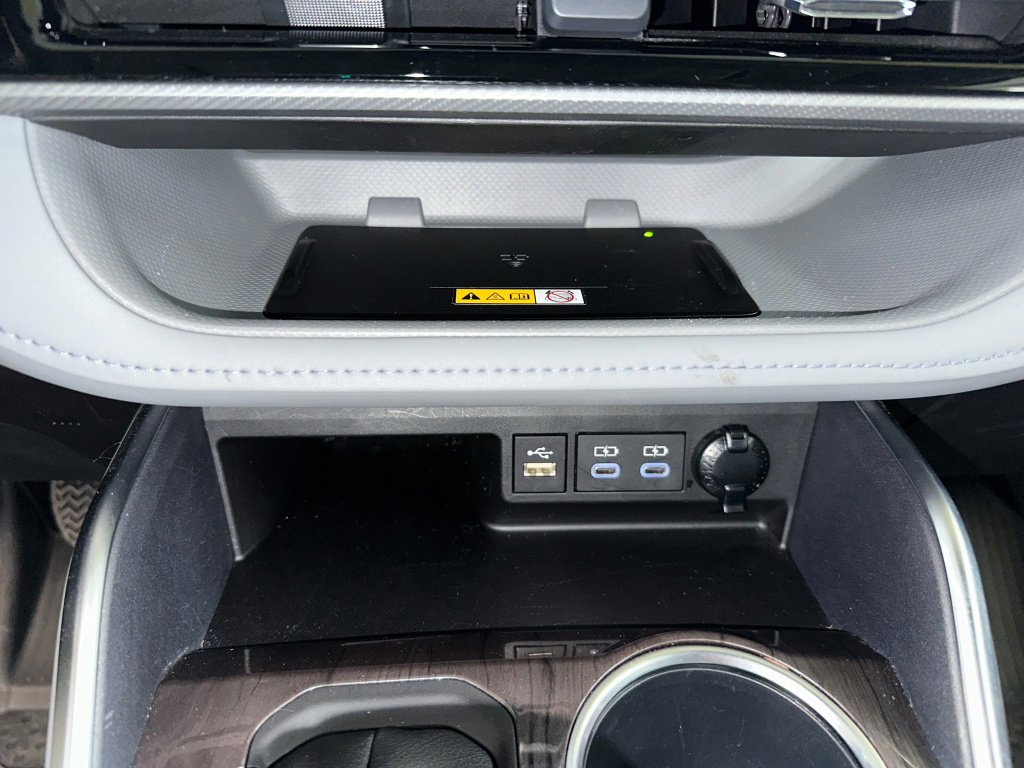 Used 2024 Toyota Highlander Platinum image 17