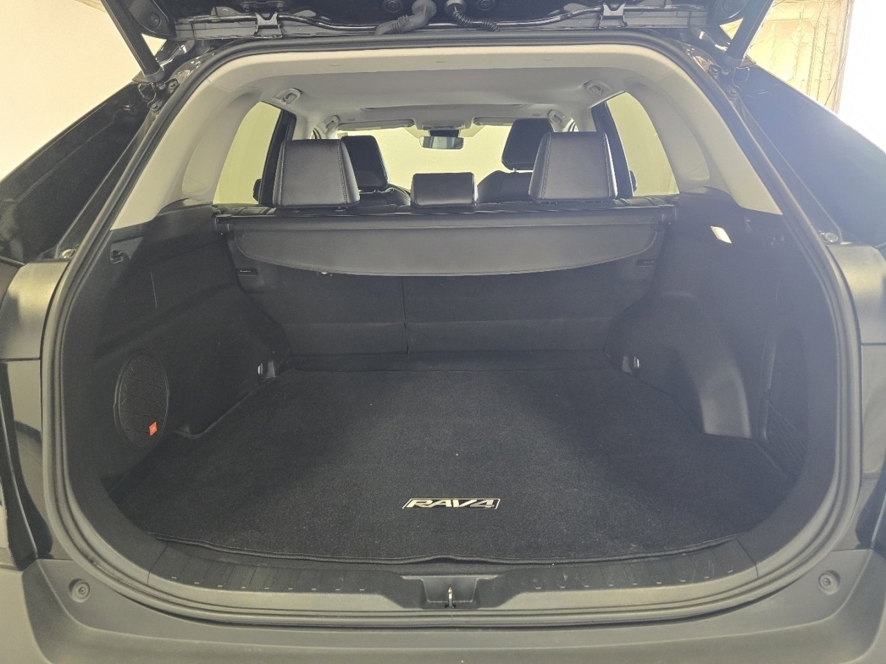 Used 2023 Toyota RAV4 Limited AWD/4WD image 22