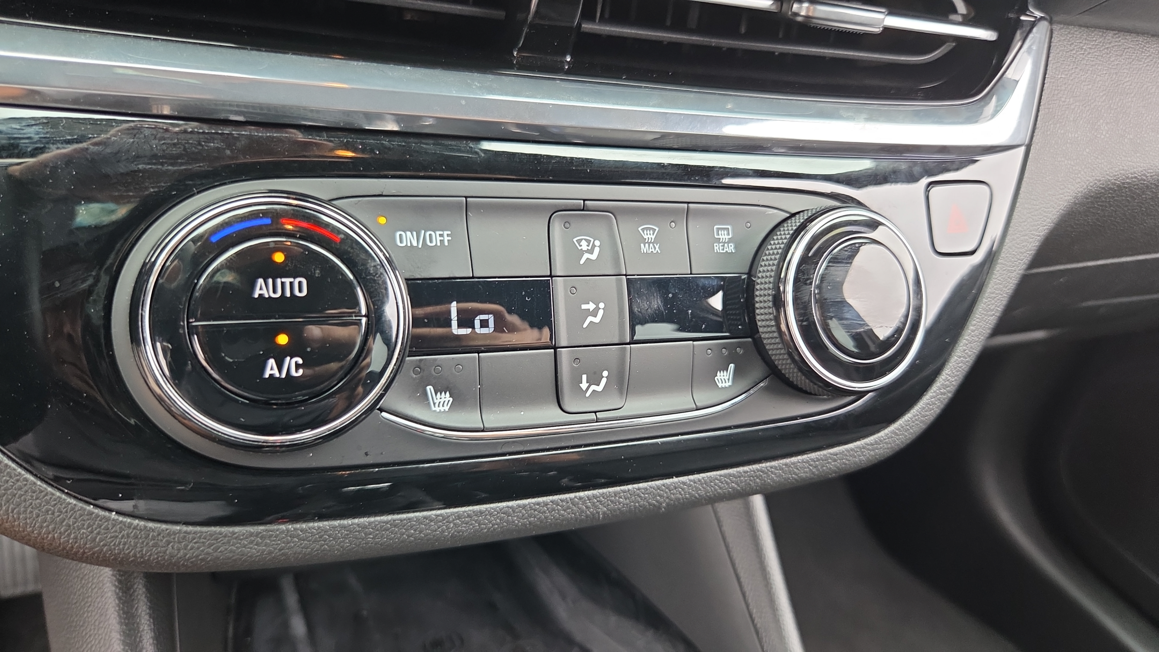Used 2025 Buick Envista Sport Touring w/ Convenience I Package FWD image 20