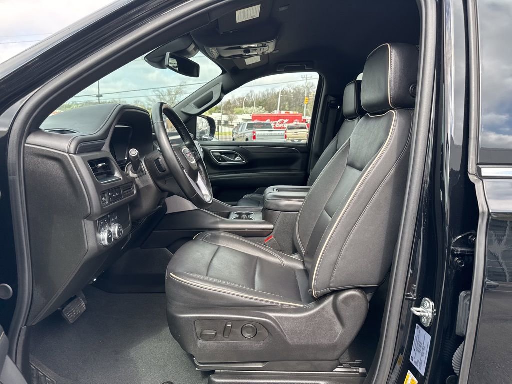 Used 2024 GMC Yukon XL SLT AWD/4WD image 18