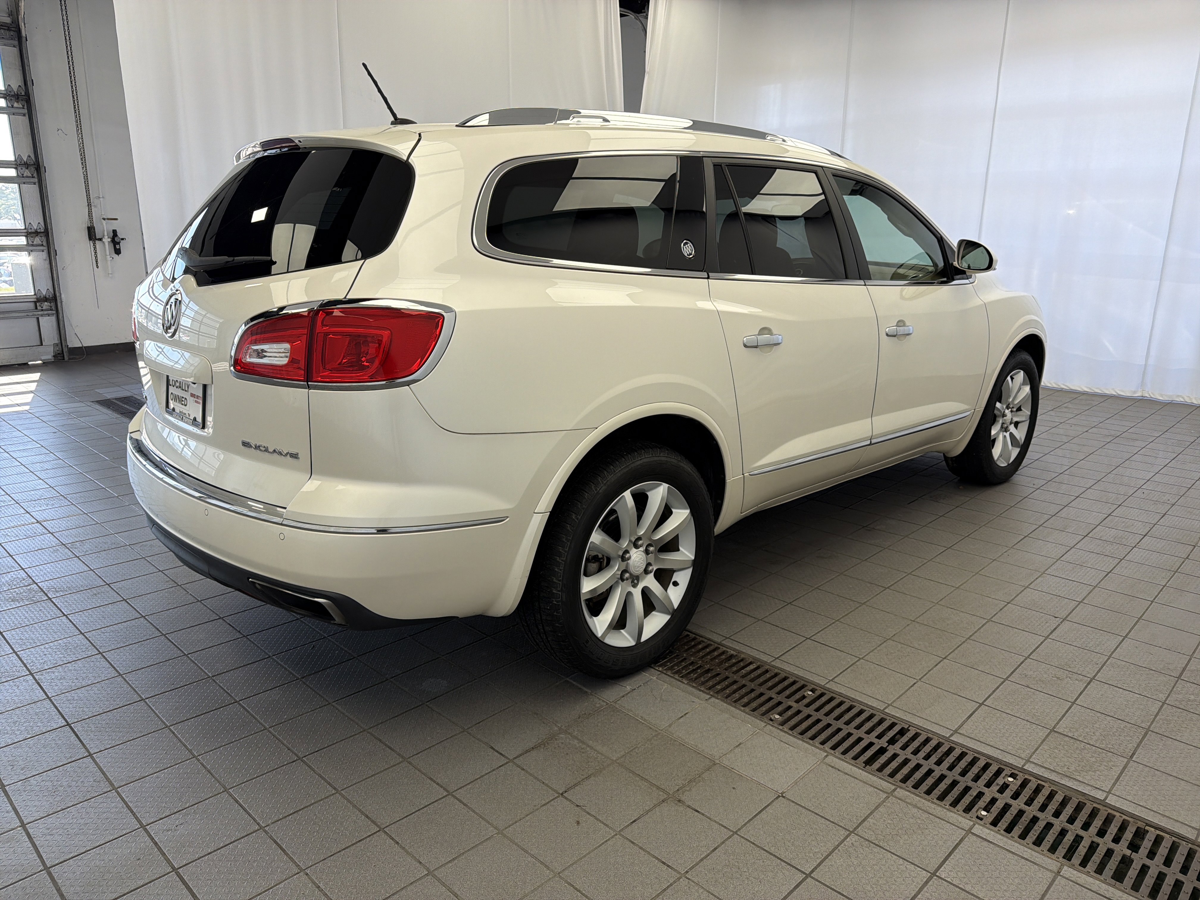 Used 2015 Buick Enclave Premium w/ Experience Buick Package FWD image 4