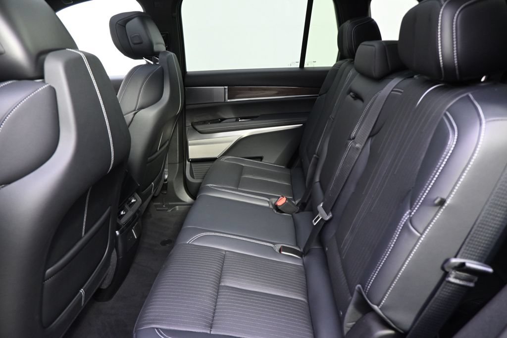 New 2027 Cadillac Vistiq Luxury w/ LPO, Floor Liner Package AWD/4WD image 21