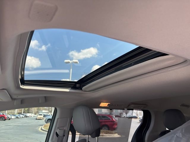 Used 2021 Toyota Sienna XLE image 11