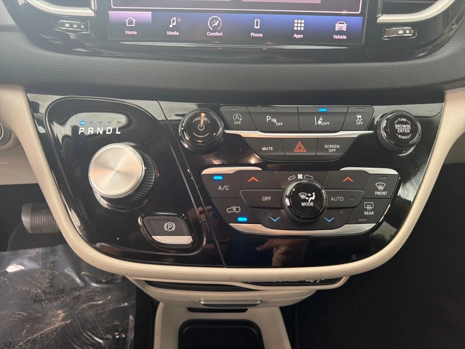 Used 2023 Chrysler Pacifica Touring-L FWD image 13