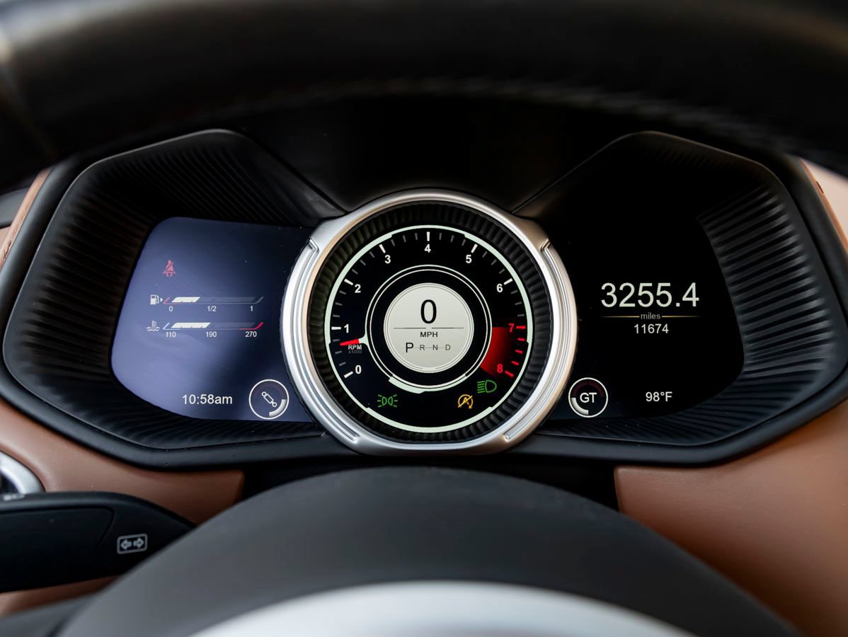 Used 2017 Aston Martin DB11 V12 RWD image 6