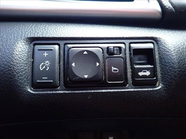 Used 2016 Nissan Sentra SR w/ SR Premium Package FWD image 16