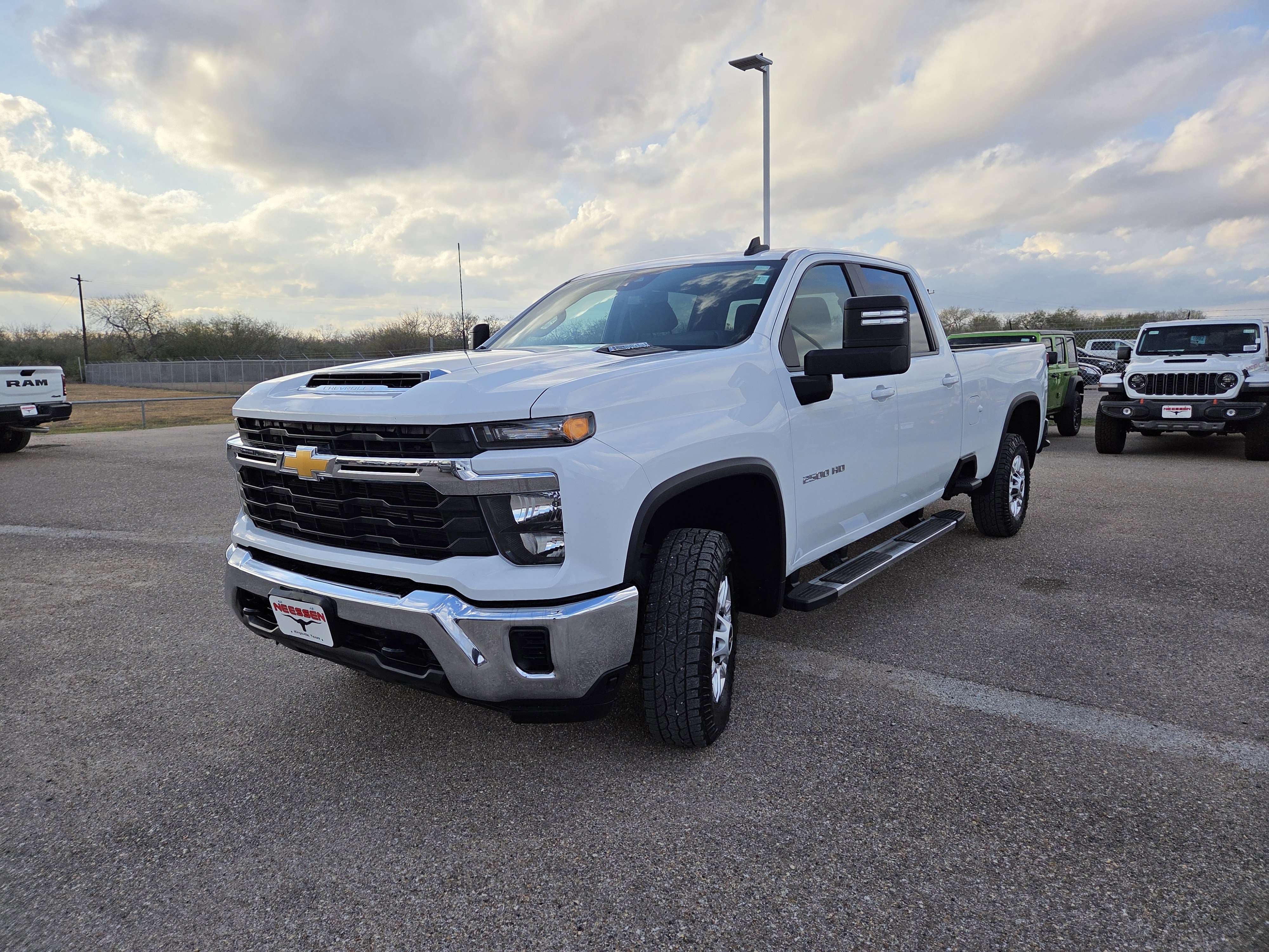Used 2024 Chevrolet Silverado 2500 LT image 3