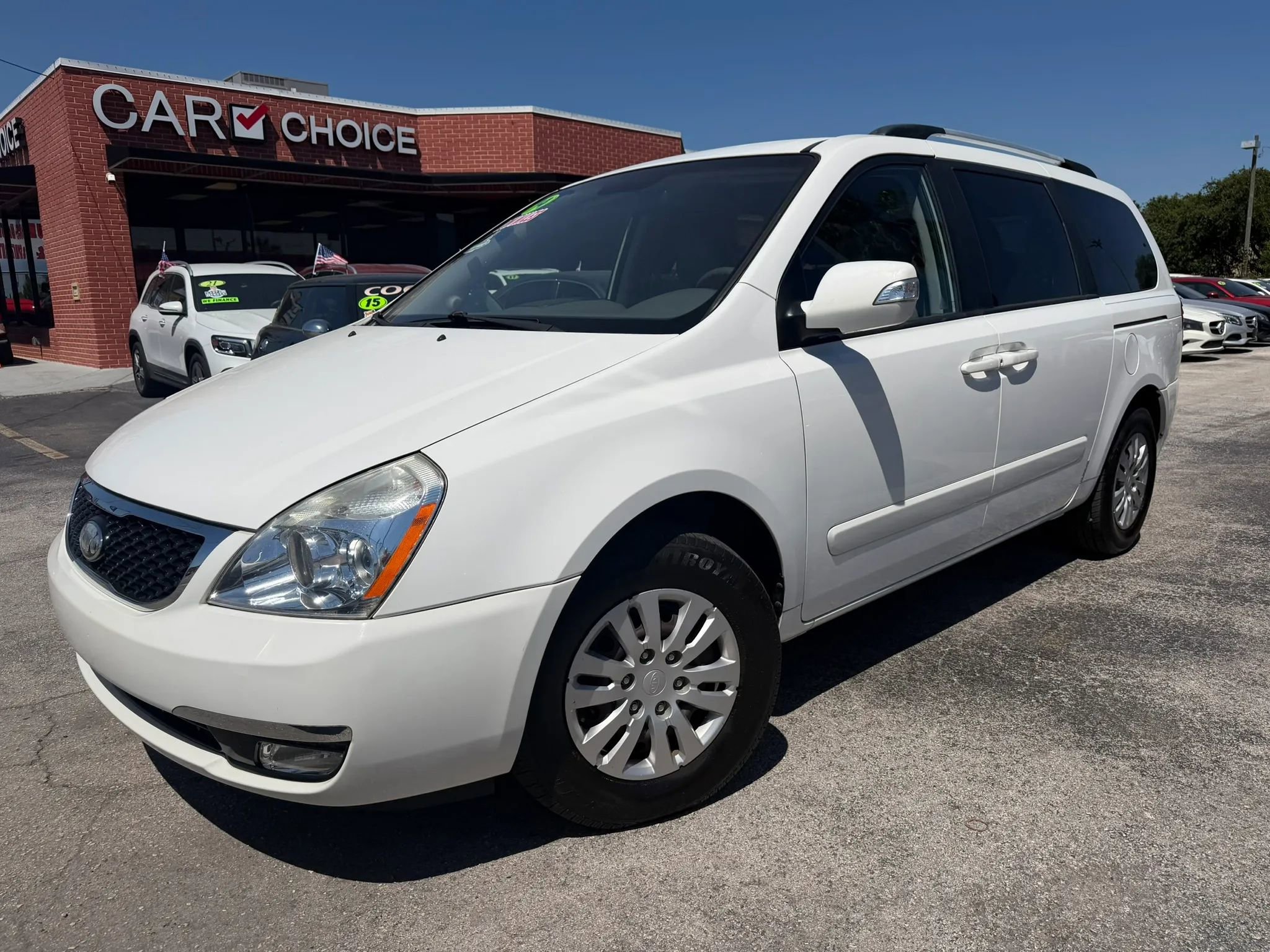 Used 2014 Kia Sedona LX image 1