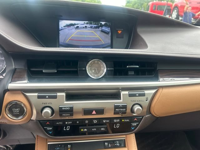 Used 2016 Lexus ES 350 w/ Premium Package w/Wood Trim FWD image 15