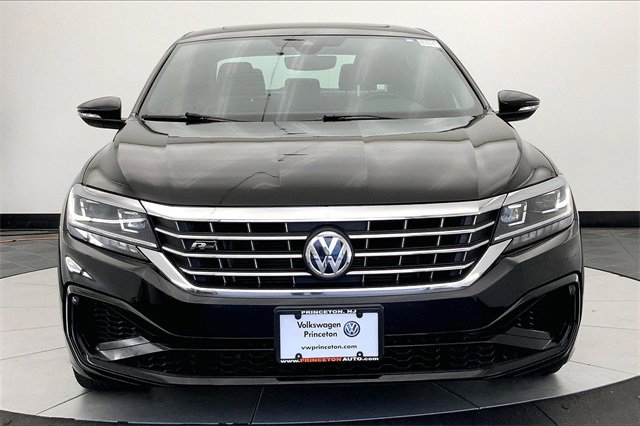Used 2022 Volkswagen Passat 2.0T R-Line image 2