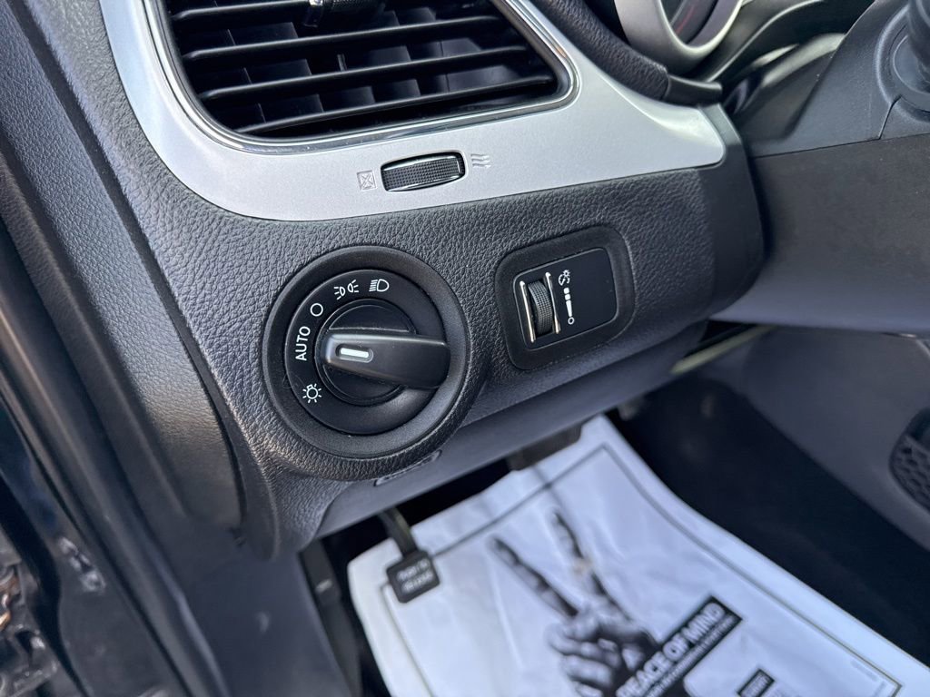 Used 2020 Dodge Journey SE w/ Blacktop Package image 16