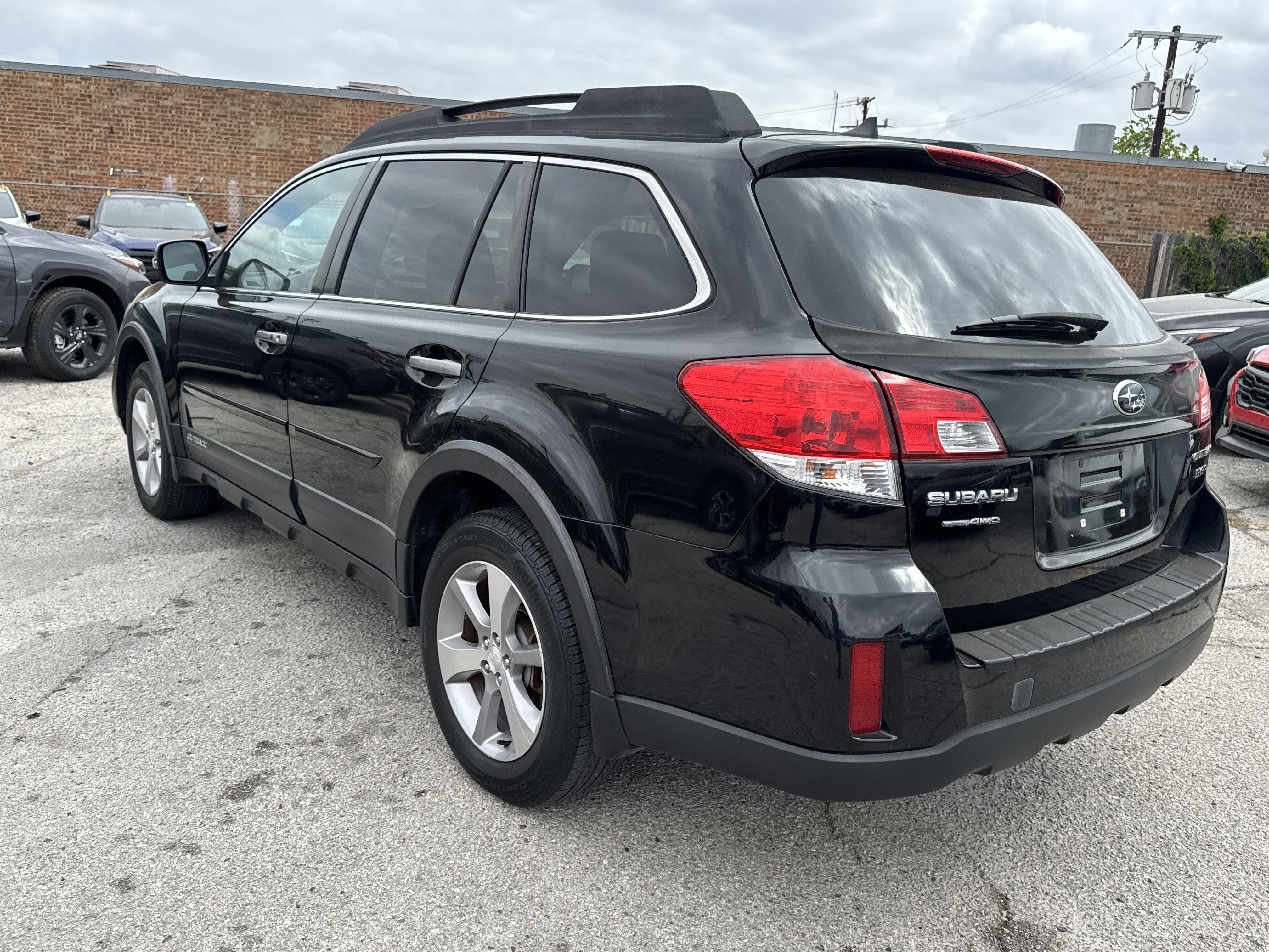 Used 2013 Subaru Outback 3.6R Limited w/ Special Appearance Pkg image 5