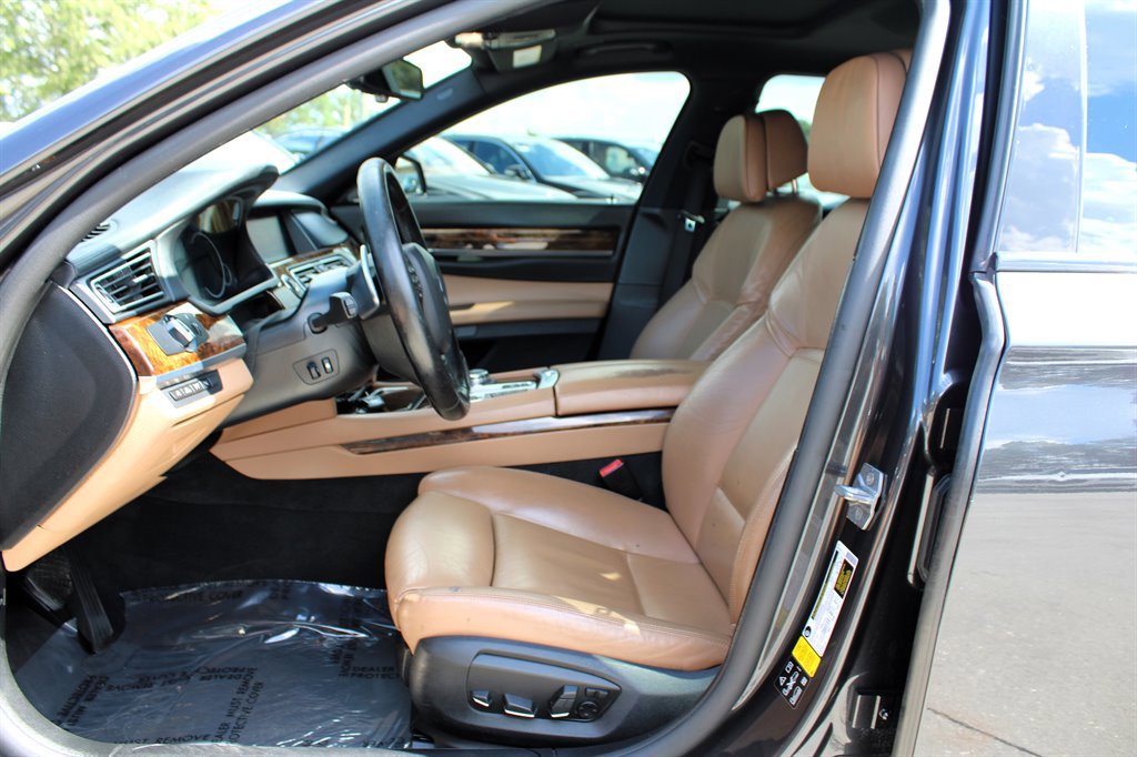 Used 2015 BMW 750Li xDrive image 14