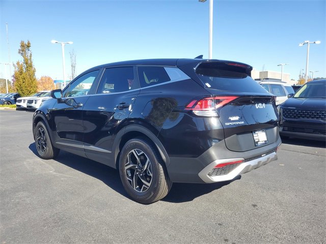 Used 2023 Kia Sportage LX image 6