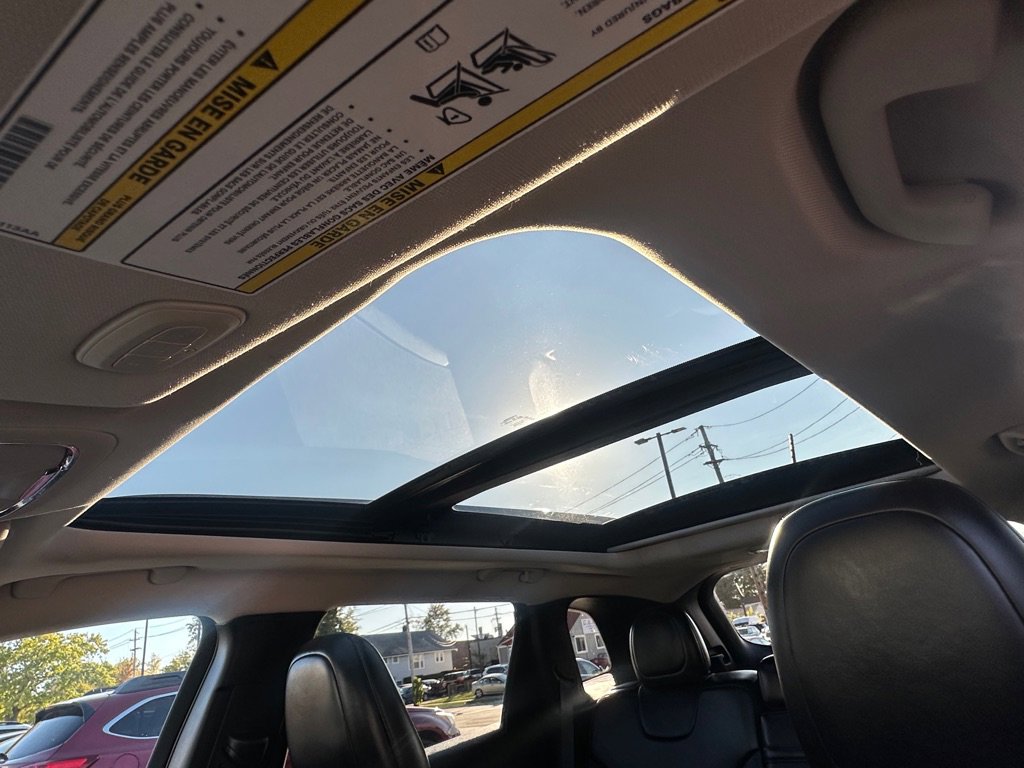 Used 2015 Jeep Cherokee Limited image 18