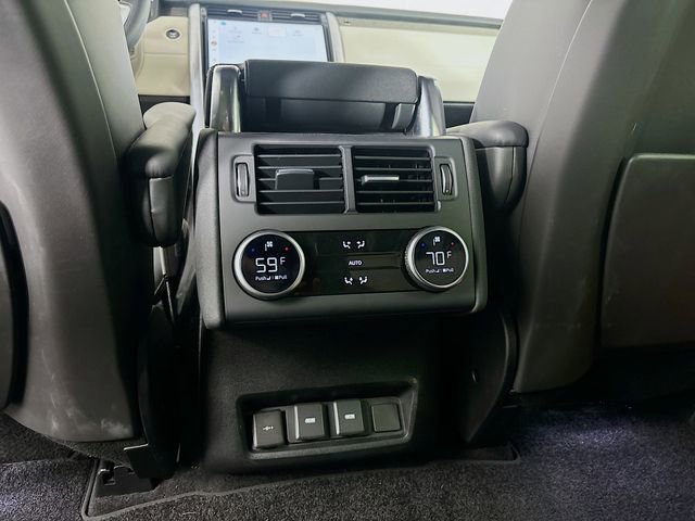 Used 2023 Land Rover Discovery Metropolitan Edition image 25