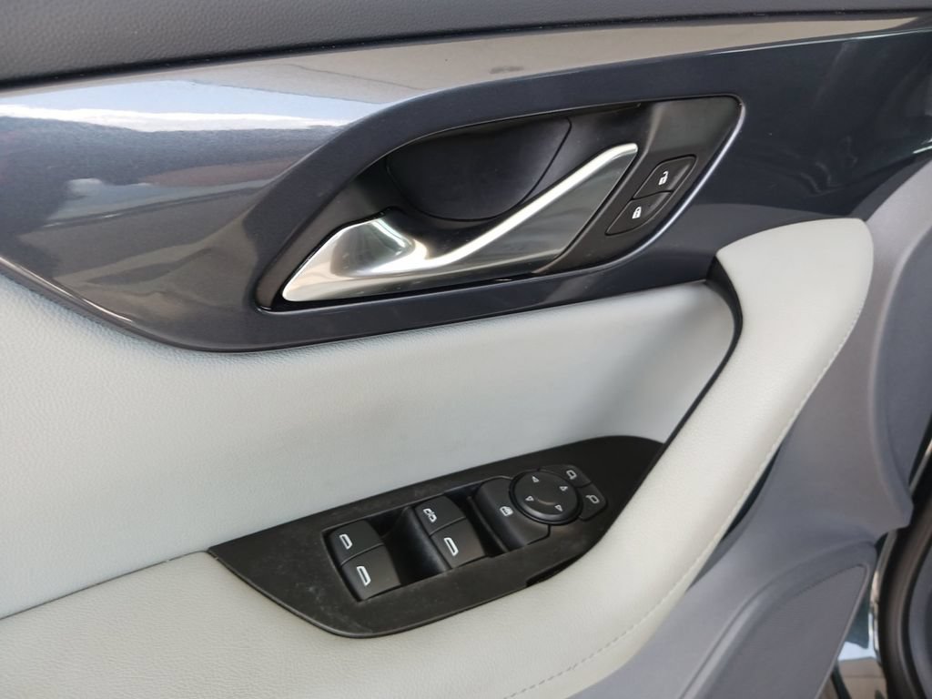 Used 2019 Chevrolet Blazer LT w/ Sun and Wheels Package FWD image 29