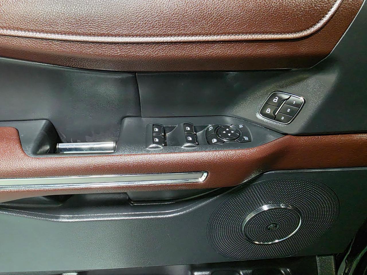 Used 2022 Ford Expedition Max Limited image 18