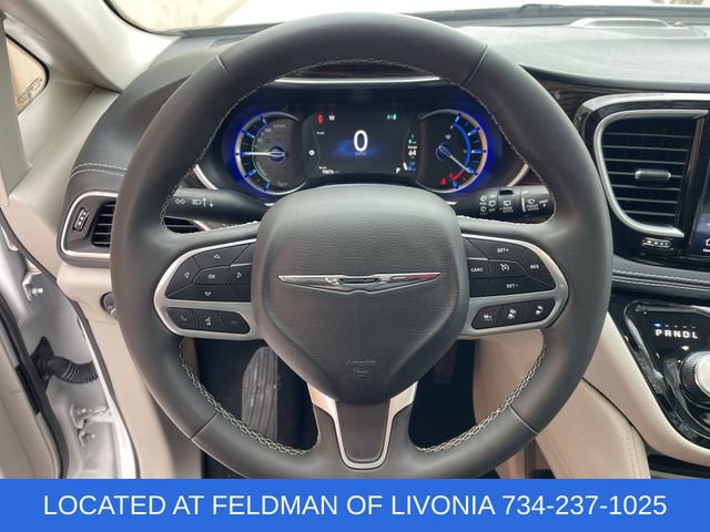 Used 2023 Chrysler Pacifica Limited image 11