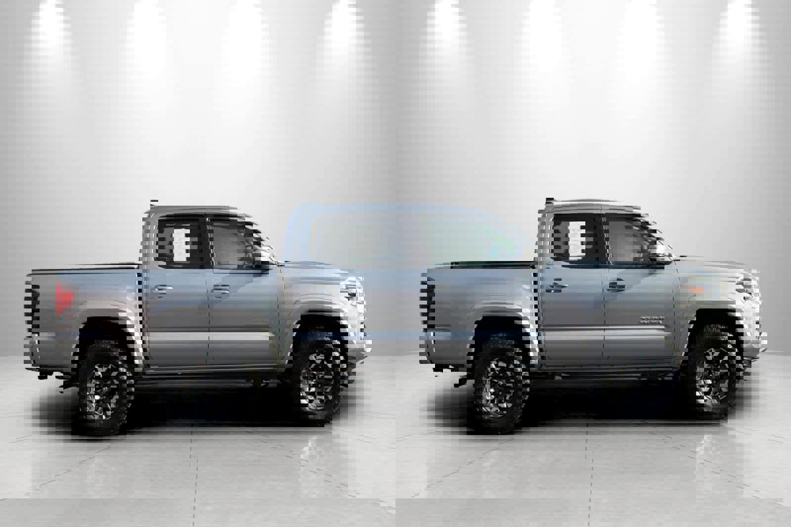 Used 2023 Toyota Tacoma SR5 w/ Technology Package image 8