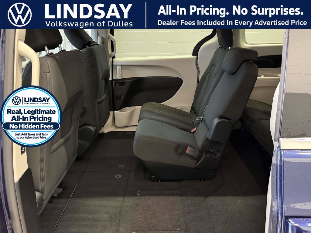 Used 2017 Chrysler Pacifica Touring FWD image 13