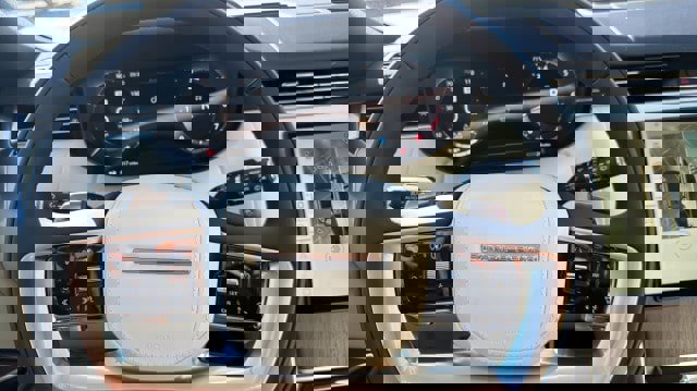 New 2026 Land Rover Range Rover SE image 28