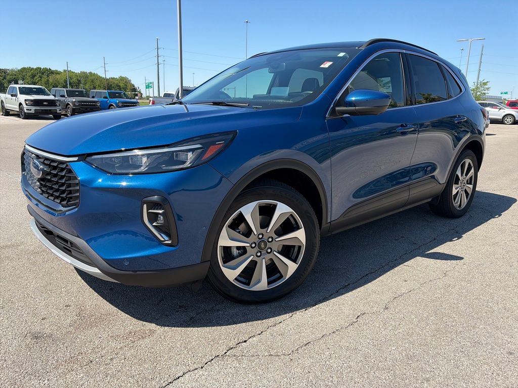 Used 2023 Ford Escape Platinum w/ Premium Technology Package AWD/4WD image 3