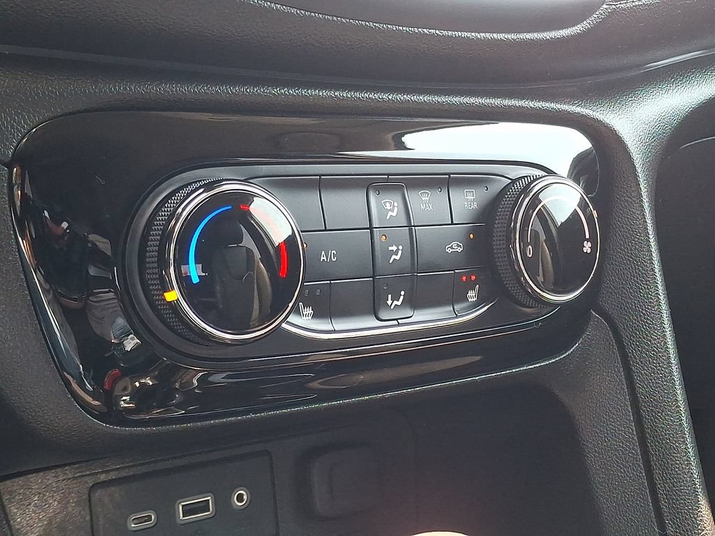 Used 2020 Buick Encore GX Preferred w/ Cold Weather Comfort Package FWD image 17