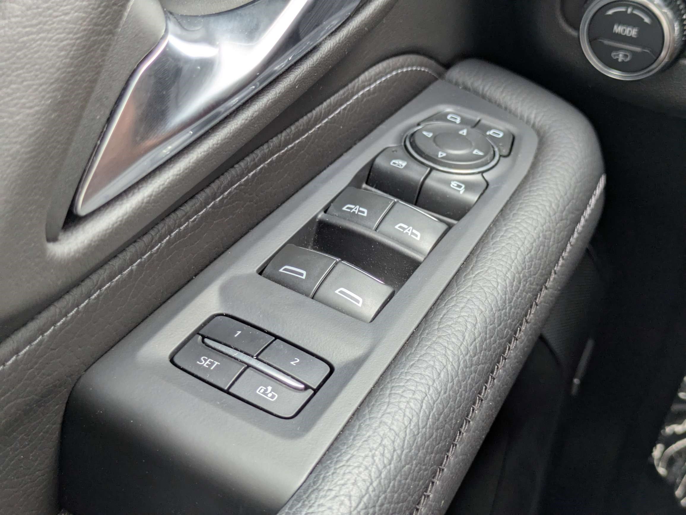 Used 2024 GMC Yukon Denali w/ Advanced Technology Package AWD/4WD image 32