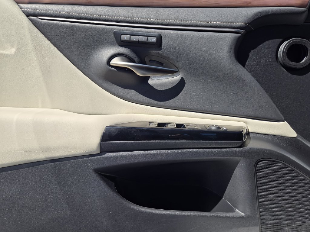 Certified 2025 Lexus ES 350 w/ Premium Package FWD image 24