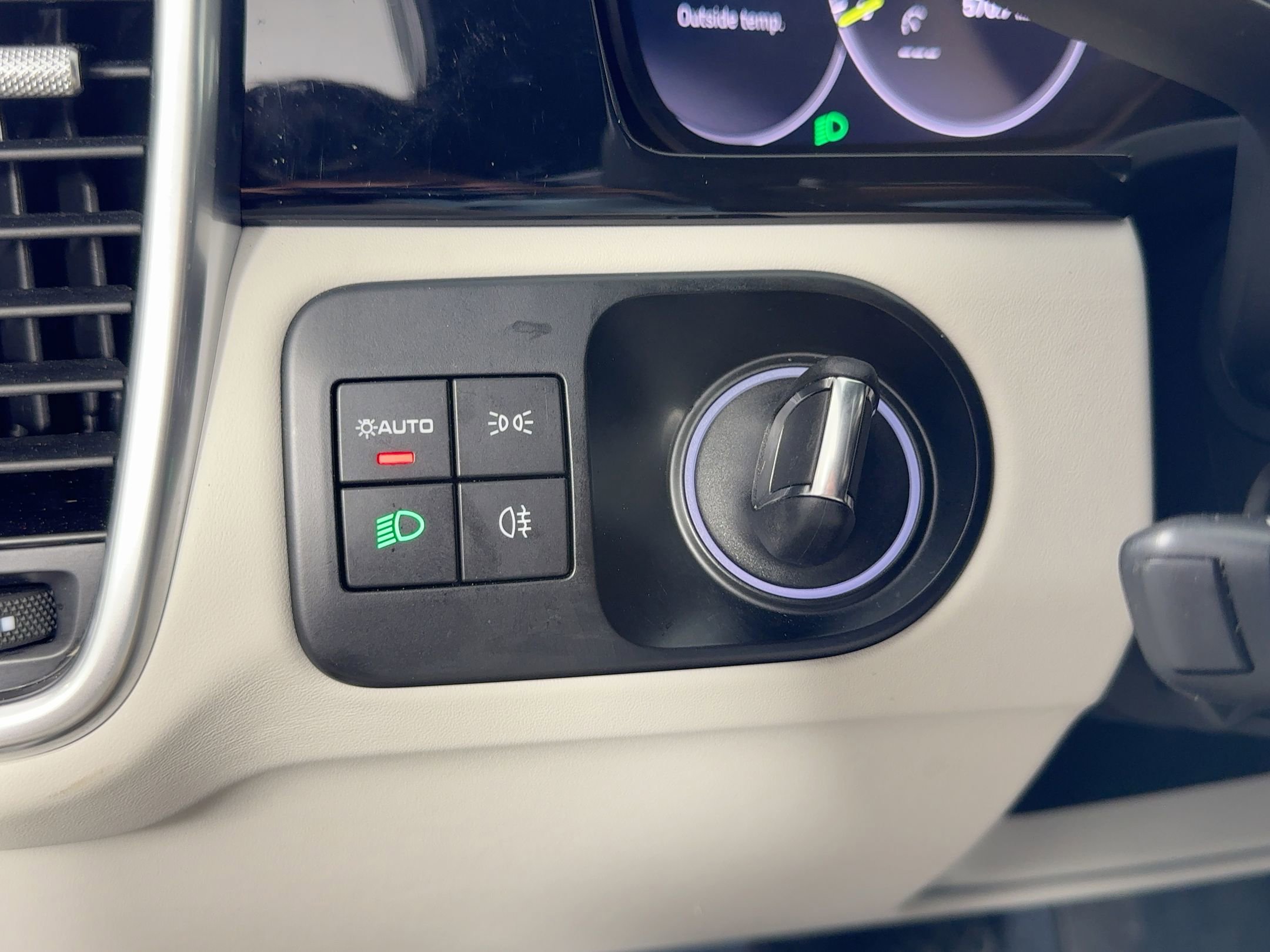Certified 2023 Porsche Cayenne Coupe w/ Premium Package image 27