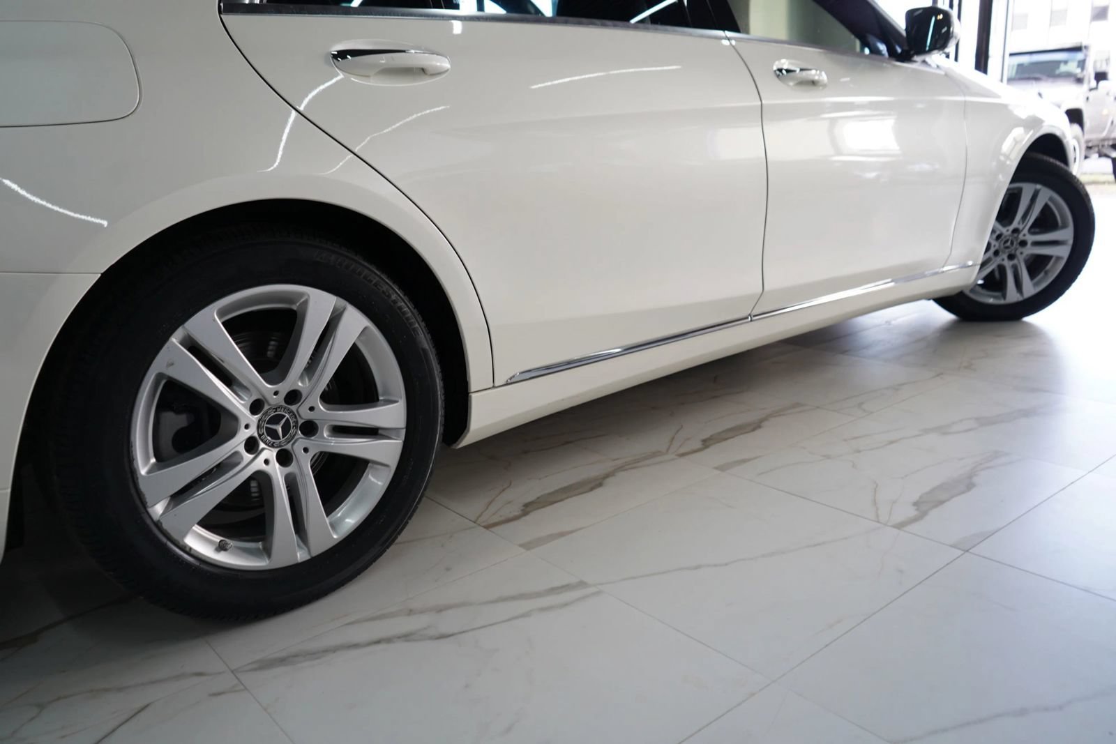 Used 2019 Mercedes-Benz S 450 Sedan image 5