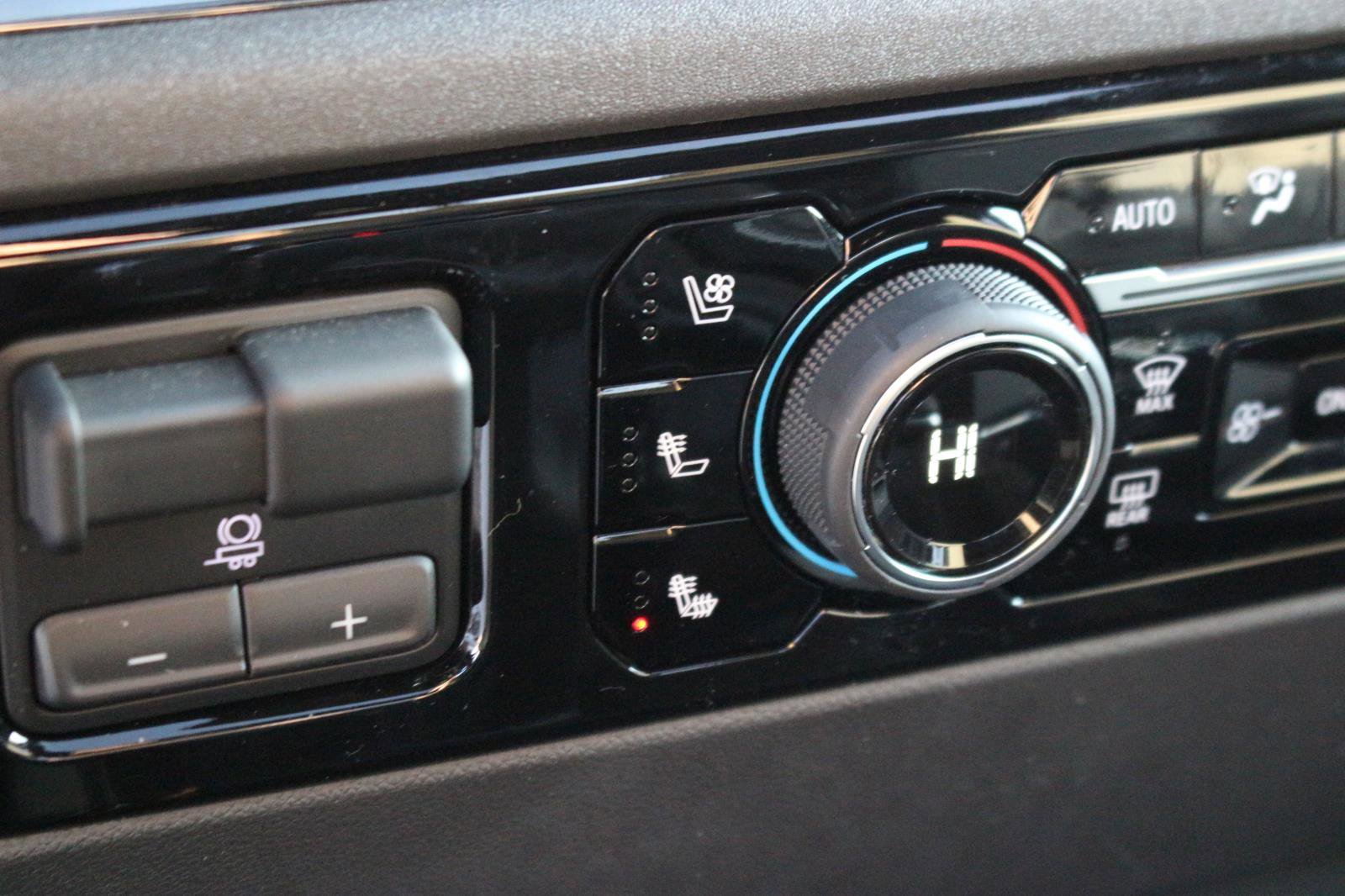 Used 2025 Chevrolet Silverado 1500 ZR2 w/ Technology Package image 29