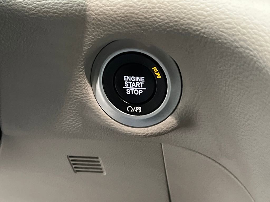 Used 2024 Chrysler Pacifica Limited image 58