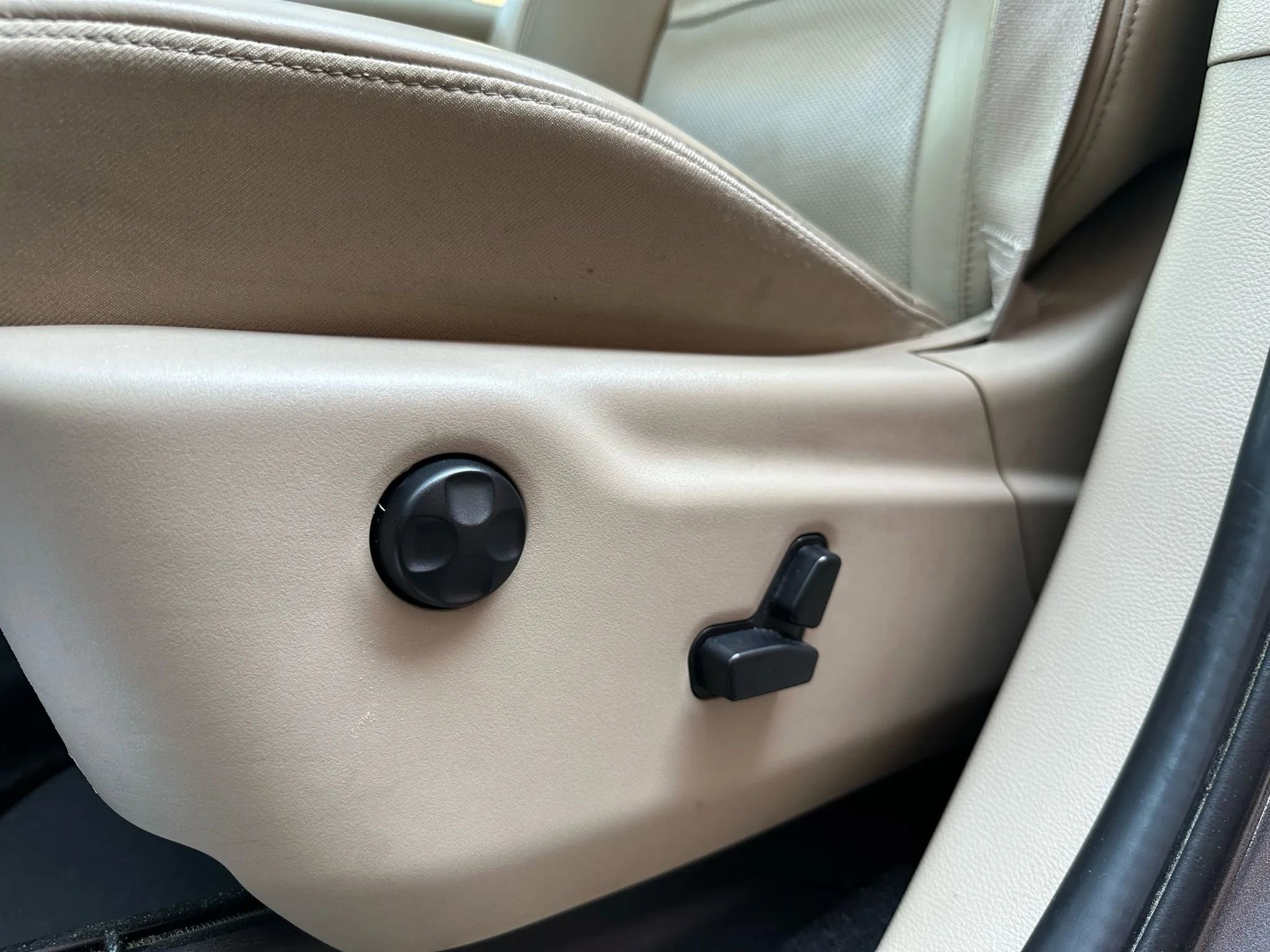 Used 2018 Jeep Grand Cherokee Limited w/ Luxury Group II image 14