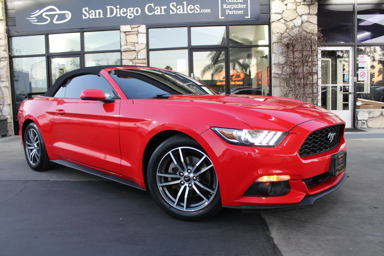 Used 2015 Ford Mustang Premium RWD image 7