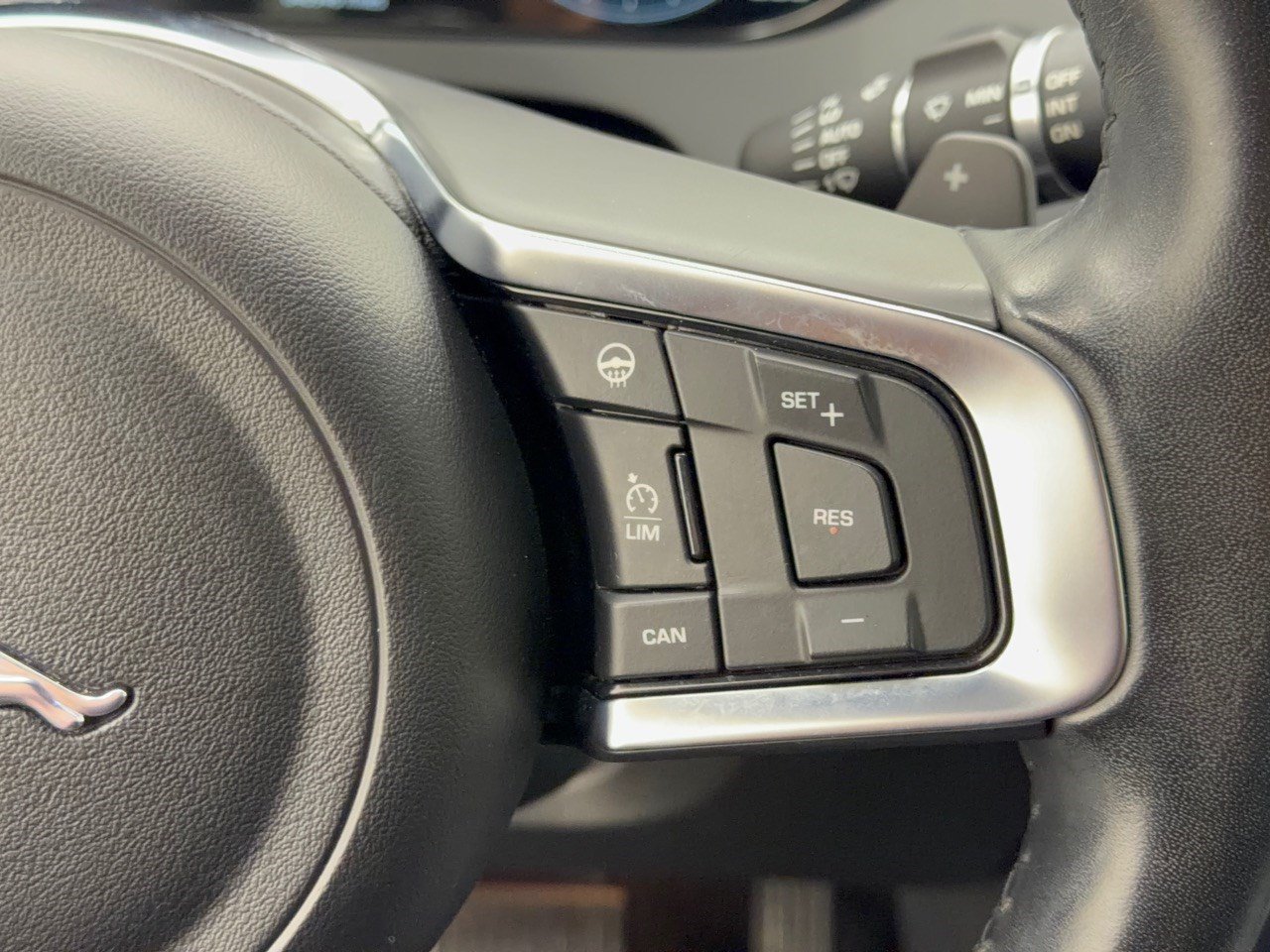 Used 2020 Jaguar E-PACE SE AWD/4WD image 19