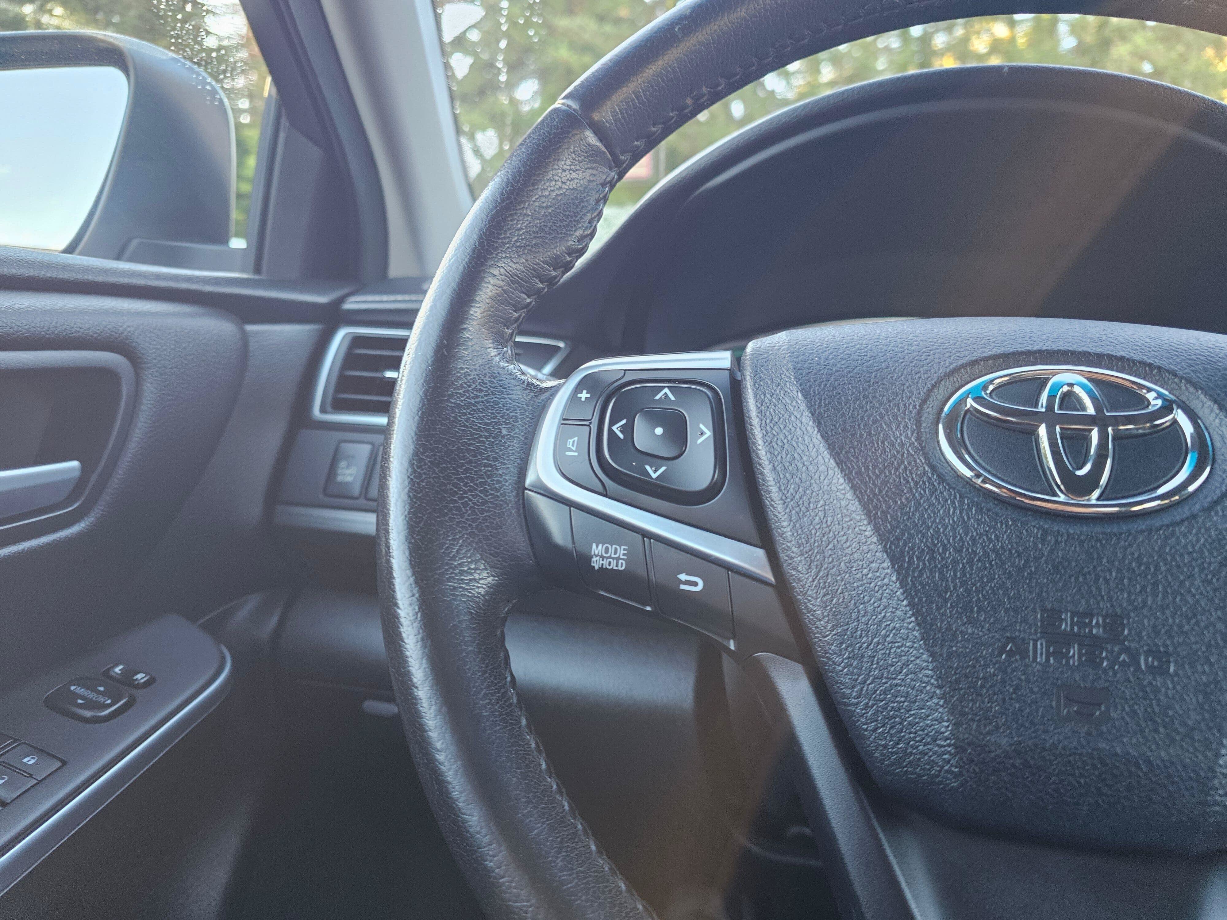 Used 2015 Toyota Camry XLE w/ Moonroof Package FWD image 31