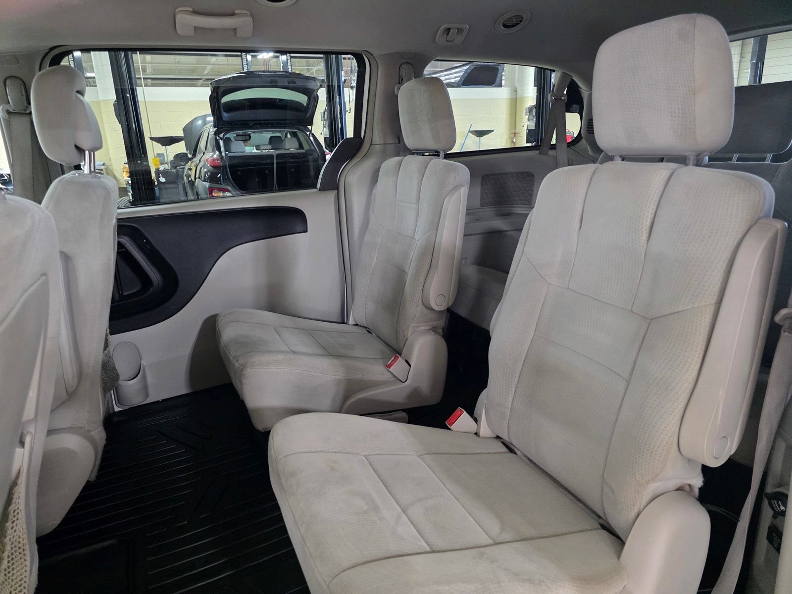 Used 2012 Dodge Grand Caravan Crew FWD image 14